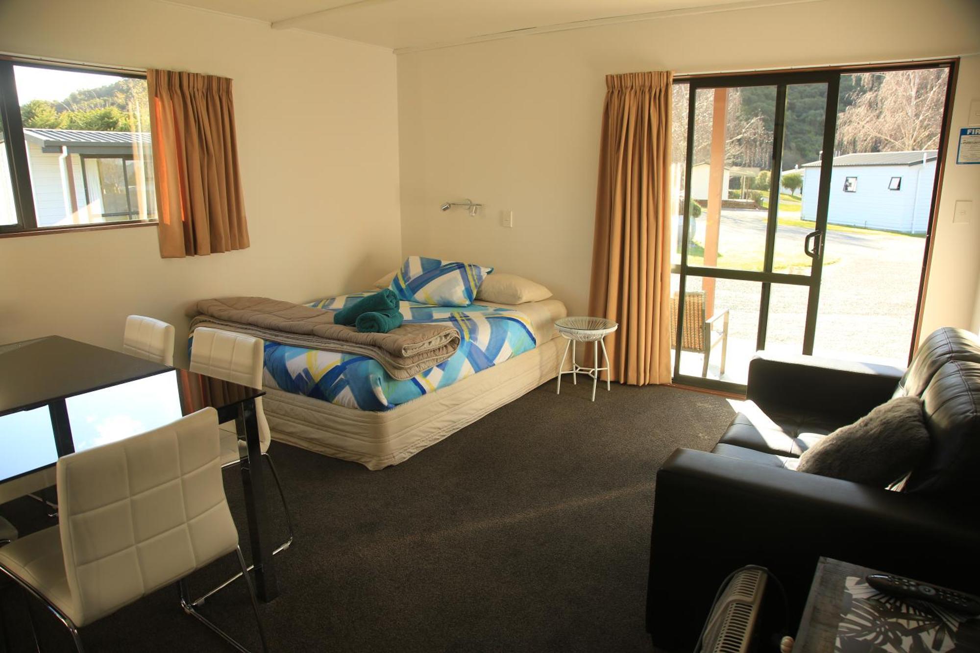 Parklands Marina Holiday Park Пиктон Экстерьер фото
